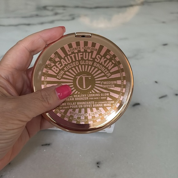 π₯³ HOST-PICK Charlotte Tilbury Beautiful Skin Sun-Kissed Glow Bronzer 2 Medium β¨ - Picture 2 of 5